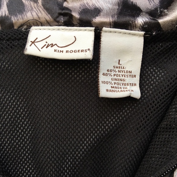 Silvery coat with glam animal print hood! 🐆 SALE! - Picture 6 of 8